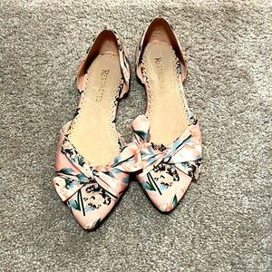 Pointed toe flats. Never worn